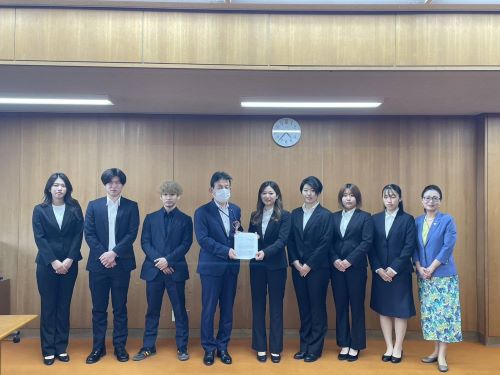 篠田副町長と越智ゼミ3年生