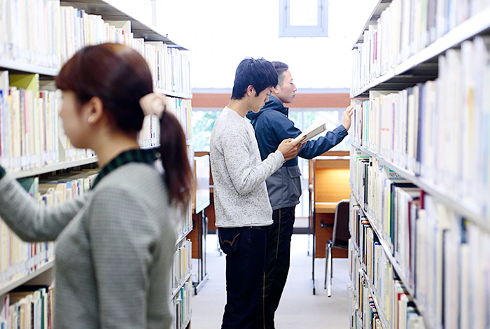 至学館大学附属図書館